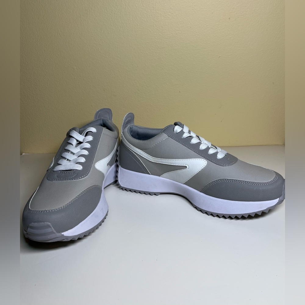 NWT - Women’s Dolce Vita “Bynx” Sneakers 2Tone with shoe lace- Taupe White -8.5 - Picture 6 of 9